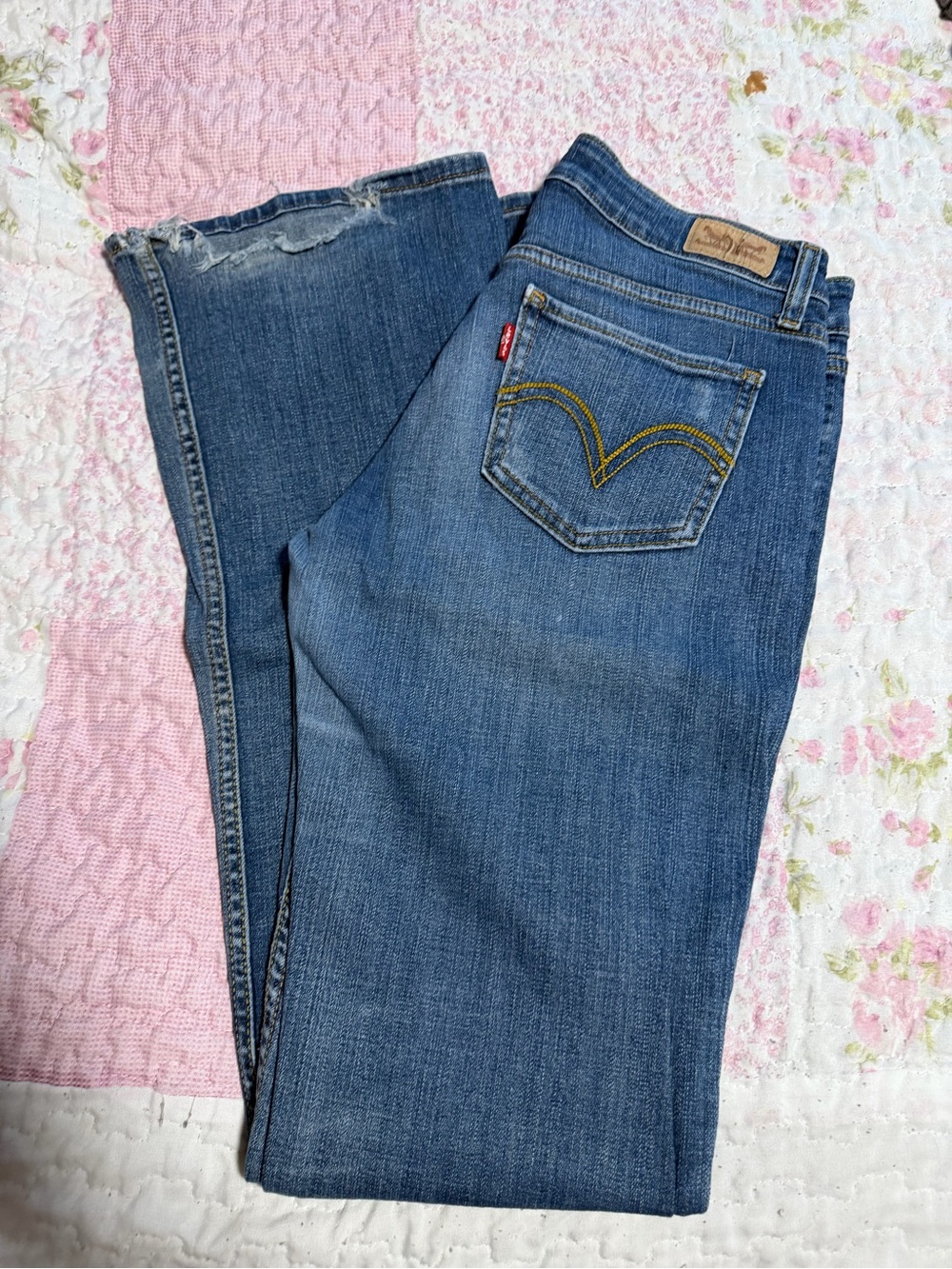 Levi's Women's Jeans 7 Long in Medium Blue Wash